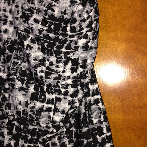 BCBG BLACK GRAY AND WHITE ELASTIC WAIST SKIRT - Picture 3 of 7